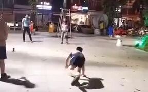 Uncommon Game Named 'Hacky Sack'  - Fun - VIDEOTIME.COM