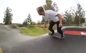 Cool Skateboarding In A Loop - Sports - VIDEOTIME.COM