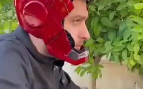 The Iron Man Bike Helmet - Tech - VIDEOTIME.COM