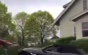 Sports Car Falls Off Trailer And Crashes - Tech - VIDEOTIME.COM