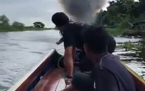 Blasting Through The River With A Turbo Boat - Tech - Videotime.com