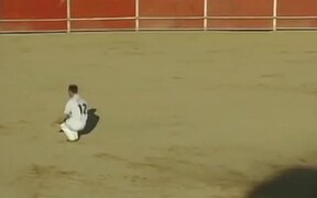 Guy Jumps Over a Bull - Animals - VIDEOTIME.COM