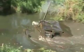 Insane Car Driving Underwater - Tech - VIDEOTIME.COM