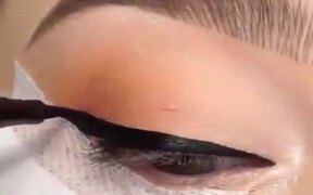 Smokey Winged Eyeliner  - Fun - VIDEOTIME.COM