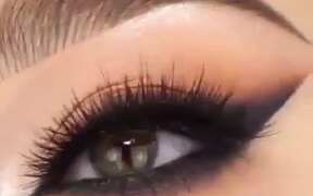 Smokey Winged Eyeliner  - Fun - VIDEOTIME.COM