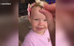 2 Toddlers With 2 Hilarious Views On Hair Clips - Kids - VIDEOTIME.COM