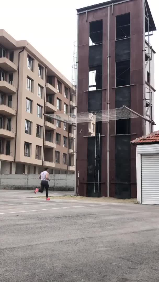 Guy Speedily Climbs Tall Building