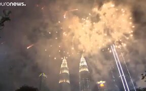 Malaysia Welcomes The New Year With Fireworks - Fun - VIDEOTIME.COM