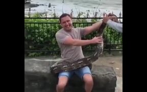 Boy & Snake - Fun - VIDEOTIME.COM
