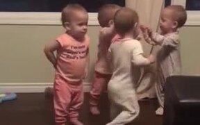 Endless Hugs - Kids - VIDEOTIME.COM