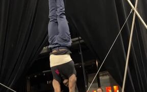 Guy Performs Walking Handstand On Slackline - Fun - VIDEOTIME.COM