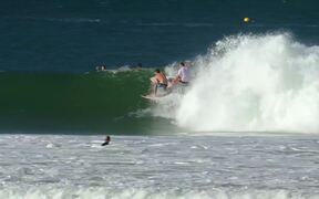 Surfer Steals Former World Champion's Surfboard - Sports - VIDEOTIME.COM