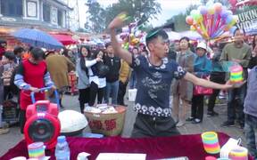 Street Performer Shows Off Slinky Skills
