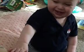 Baby Laughs Out Loud - Kids - VIDEOTIME.COM