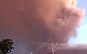 Lightning at Taal Volcano - Fun - VIDEOTIME.COM