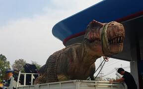 Giant T-Rex Arrives in Thailand - Fun - VIDEOTIME.COM