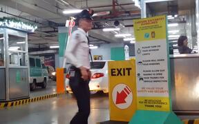 Dancing Security Guard - Fun - VIDEOTIME.COM