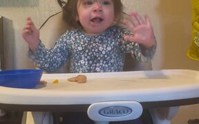 How My Daughter Reacts When Dad Comes Home - Kids - VIDEOTIME.COM