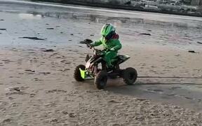 Electric Quad Spinning Donuts on the Beach - Kids - VIDEOTIME.COM