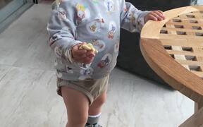 Talkative Toddler Has a Lot to Say - Kids - VIDEOTIME.COM