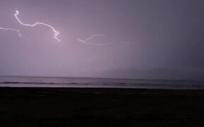 Spectacular Lightning in North Queensland - Fun - VIDEOTIME.COM