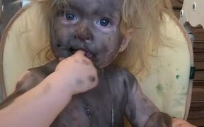 Child Covered in Paint - Kids - VIDEOTIME.COM