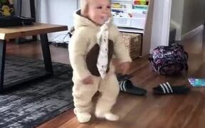 Toddler Tries for Hug but Face Plants Instead - Kids - VIDEOTIME.COM