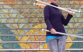 An Artist's Freestyle Juggling Act Is Mesmerizing - Fun - VIDEOTIME.COM