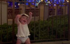 Baby Girl's Trip To Disney World Becomes Memorable - Kids - VIDEOTIME.COM
