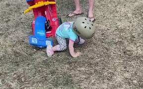 Toddler is Baffled - Kids - VIDEOTIME.COM
