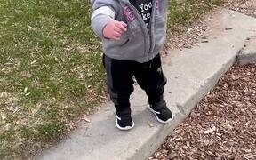Toddler Trips While Attempting To Walk Ahead - Kids - VIDEOTIME.COM
