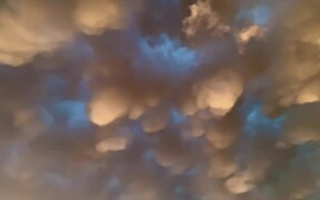 Mammatus Clouds Form - Fun - VIDEOTIME.COM
