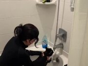 Woman Has Hard Time Bathing Reluctant Cat