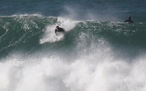 Guy Surfs on His Stand-up Paddleboard - Sports - VIDEOTIME.COM
