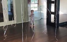 Oversized Elmo Balloon Terrorizes Toddler - Kids - VIDEOTIME.COM
