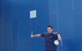 Artist Shows Diabolo Tricks on Street - Fun - VIDEOTIME.COM