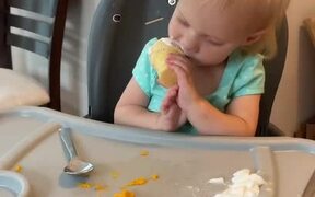 Kid Struggles Between Eating and Falling Asleep - Kids - VIDEOTIME.COM