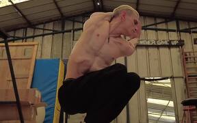 Contortionist To Thank The Ukrainian Fighters - Fun - VIDEOTIME.COM