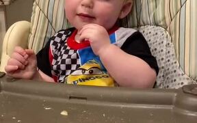 Unwell Toddler Dozes Off While Eating His Food - Kids - VIDEOTIME.COM
