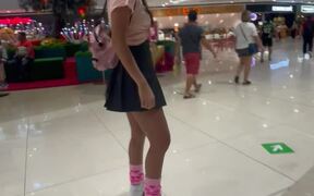 Girl Suffers Embarrassing Fail While Rollerskating - Fun - VIDEOTIME.COM