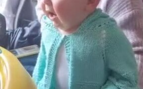 Baby's Reaction To His Friend Screaming - Kids - VIDEOTIME.COM