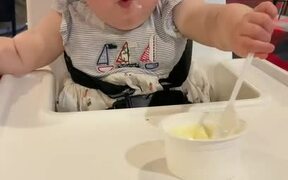Baby Stops Crying When Ice Cream Is Kept - Kids - VIDEOTIME.COM
