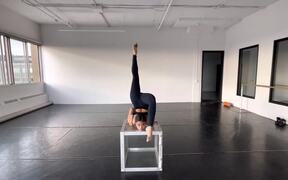 Girl Performs Incredible Contortion Dance - Fun - VIDEOTIME.COM