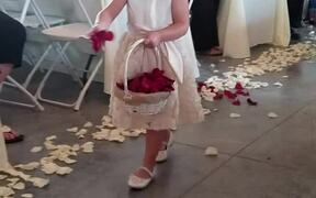 Nervous Flower Girl Throws Petals on Aisle - Kids - VIDEOTIME.COM