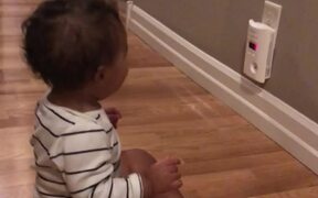 Baby Can't Stop Laughing At Dad - Kids - VIDEOTIME.COM