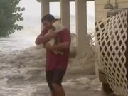 Man Rescues Cat Stuck in Flood - Animals - Y8.COM