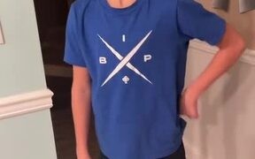 Boy Mistakenly Puts Pasties on Knees - Kids - VIDEOTIME.COM