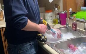 Man Uses Power Drill to Clean Baby Feeding Bottles - Fun - VIDEOTIME.COM
