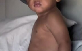 Baby Looks Unimpressed as Mom Sings to Him - Kids - VIDEOTIME.COM
