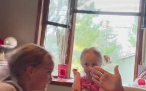 Elder Sister Ends up Slapping Younger Sister - Kids - Videotime.com